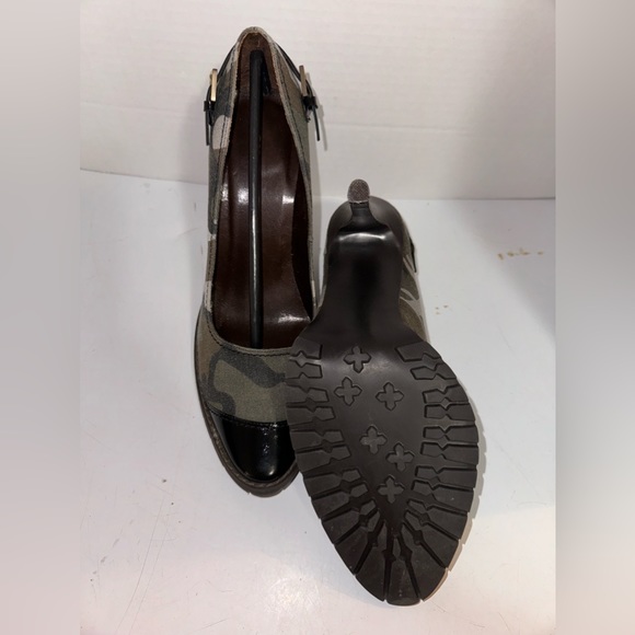 Colin Stuart Camouflage Heels - Picture 3 of 4